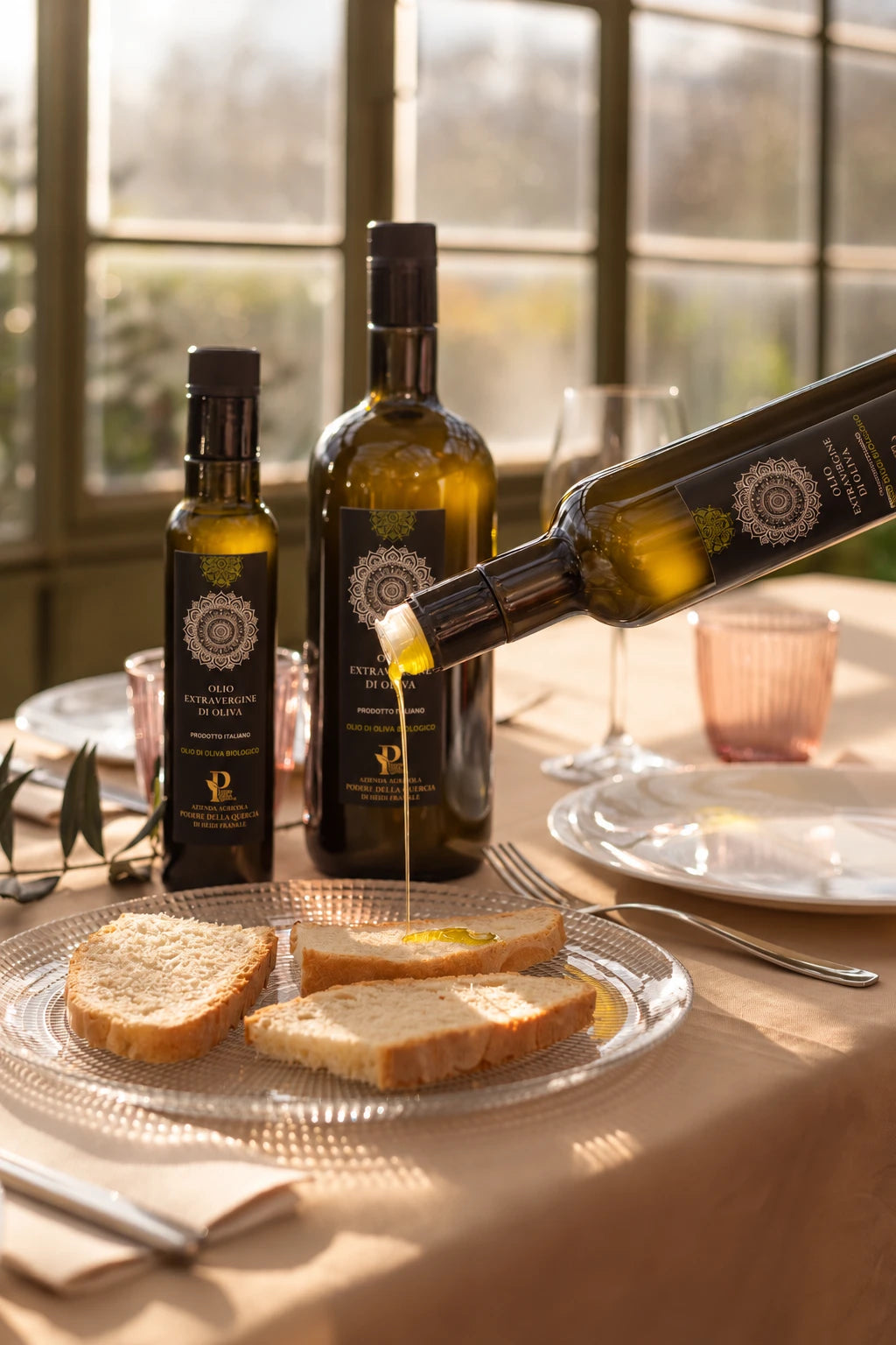 Olio extravergine biologico versato a crudo sul pane